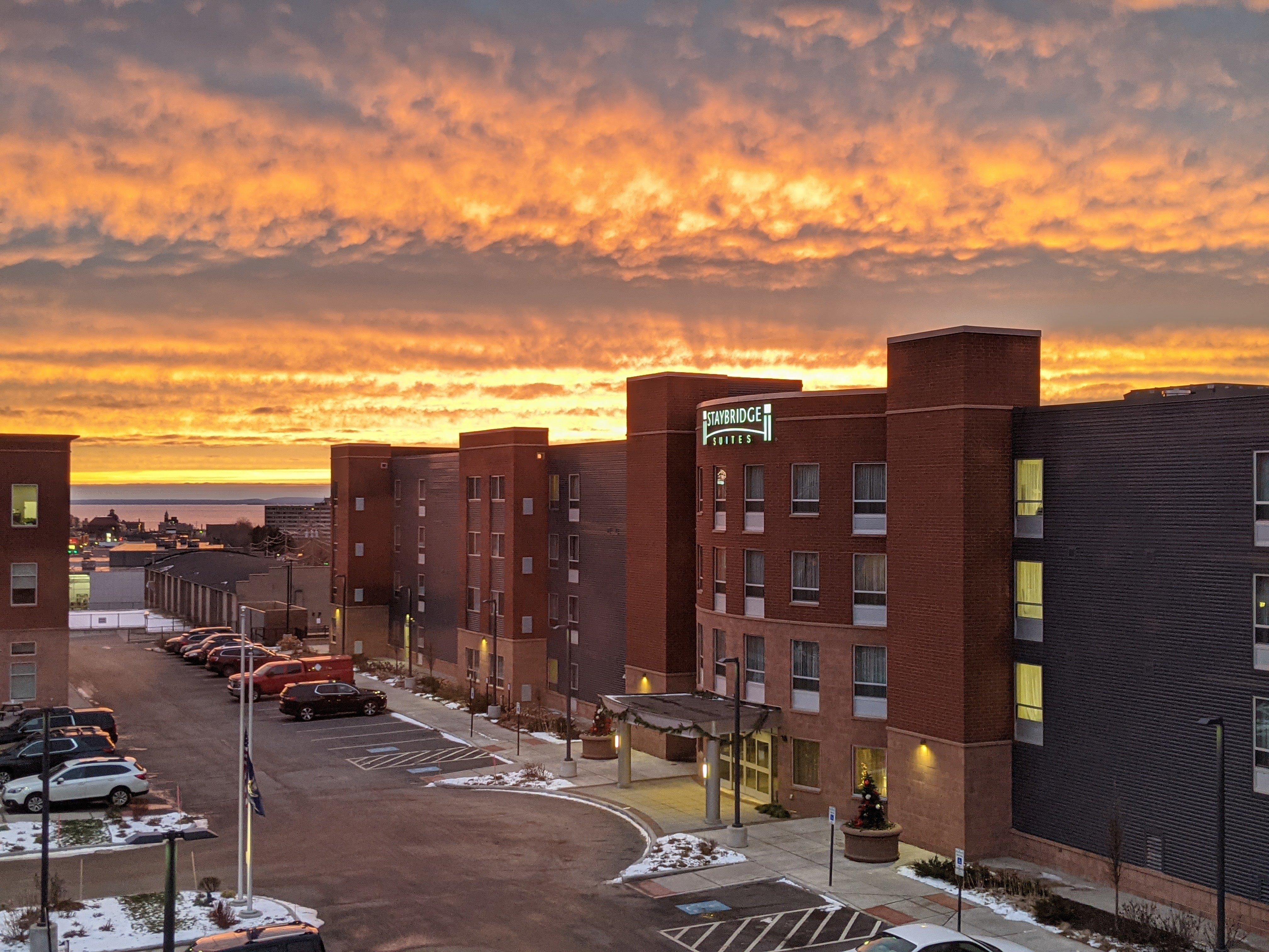 Staybridge Suites Marquette By Ihg Exterior photo