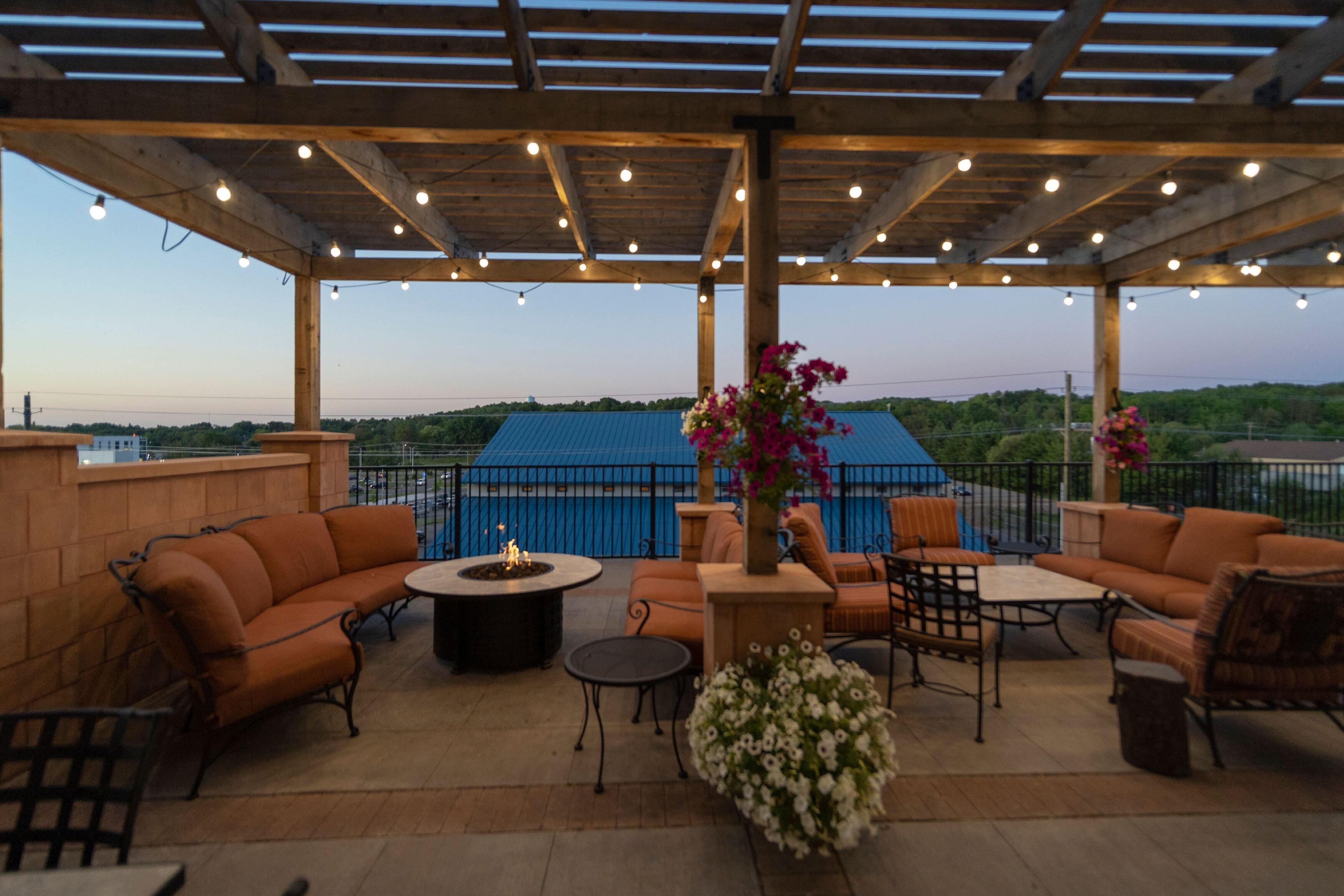 Staybridge Suites Marquette By Ihg Exterior photo