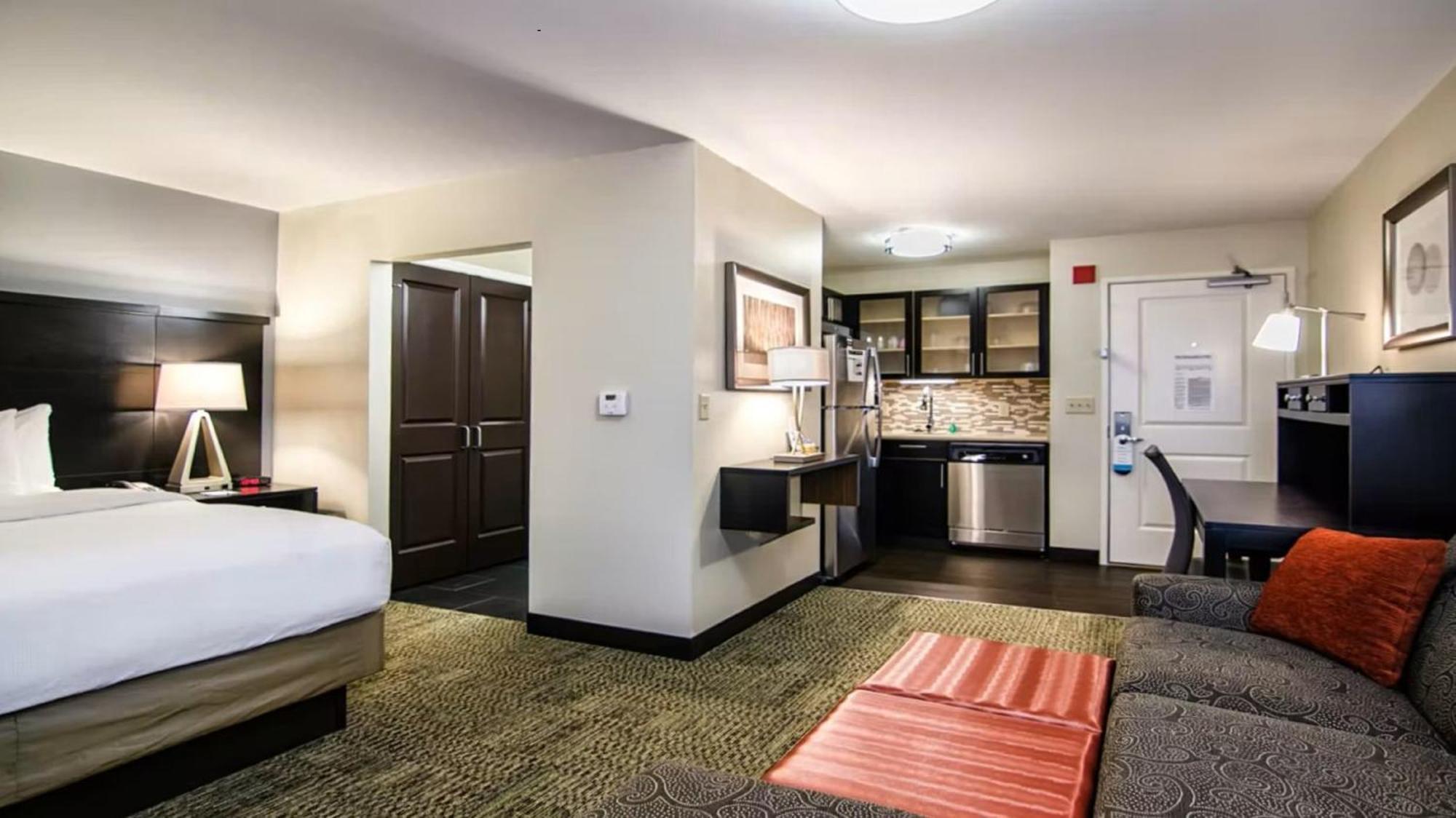 Staybridge Suites Marquette By Ihg Exterior photo