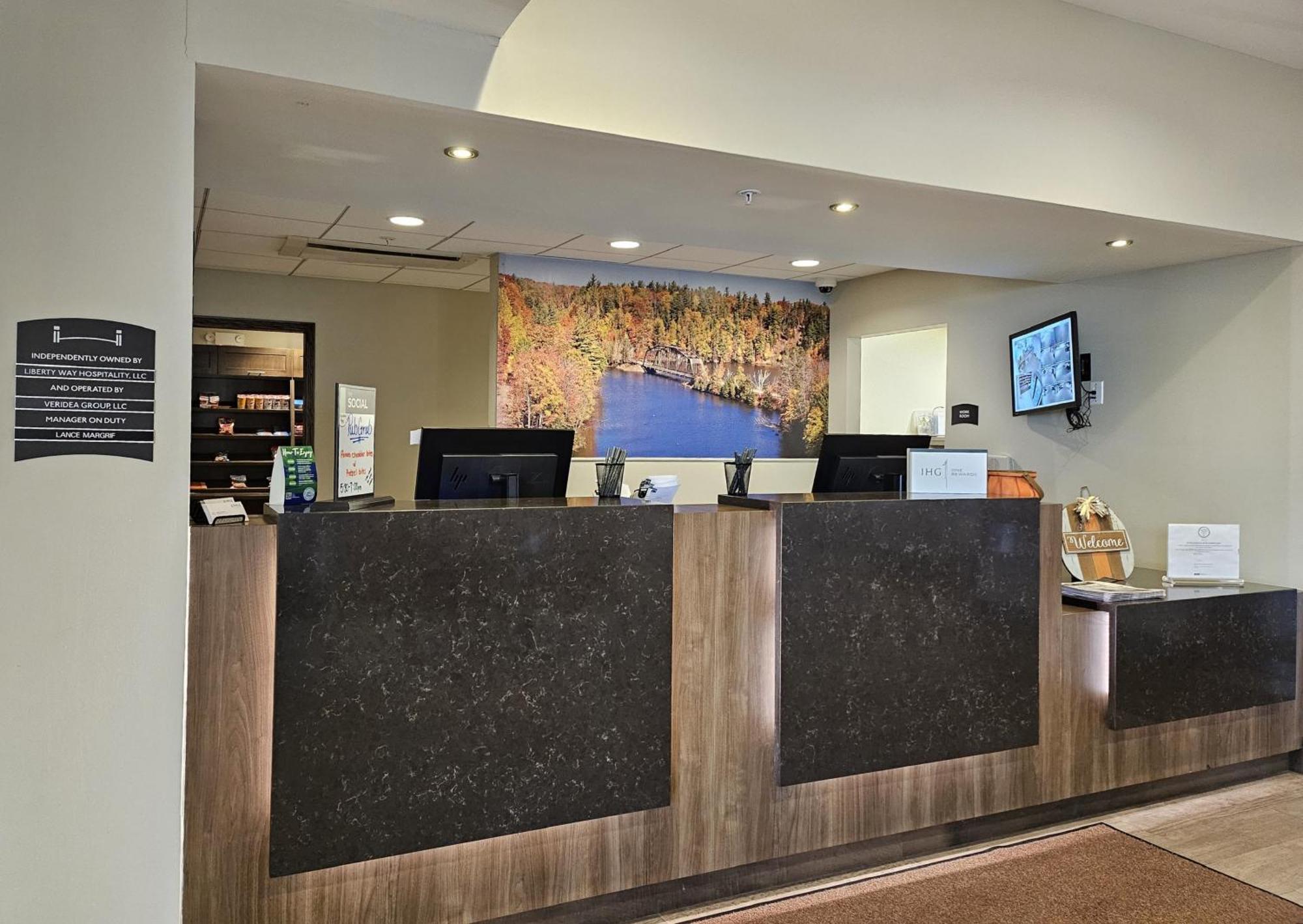 Staybridge Suites Marquette By Ihg Exterior photo