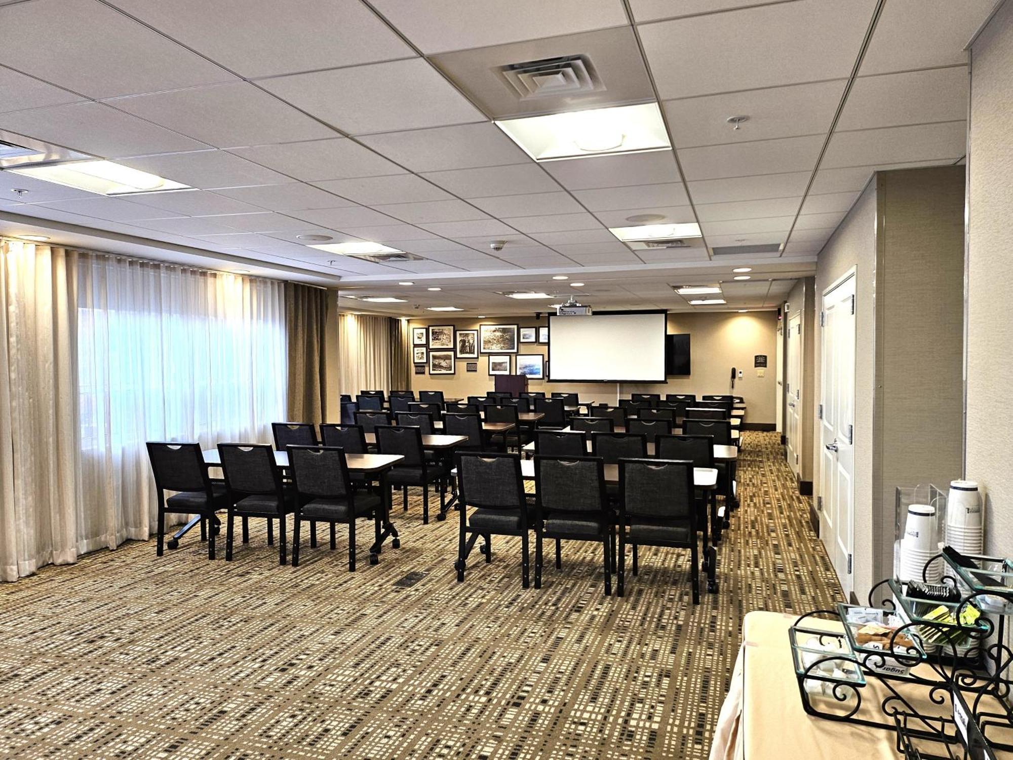 Staybridge Suites Marquette By Ihg Exterior photo