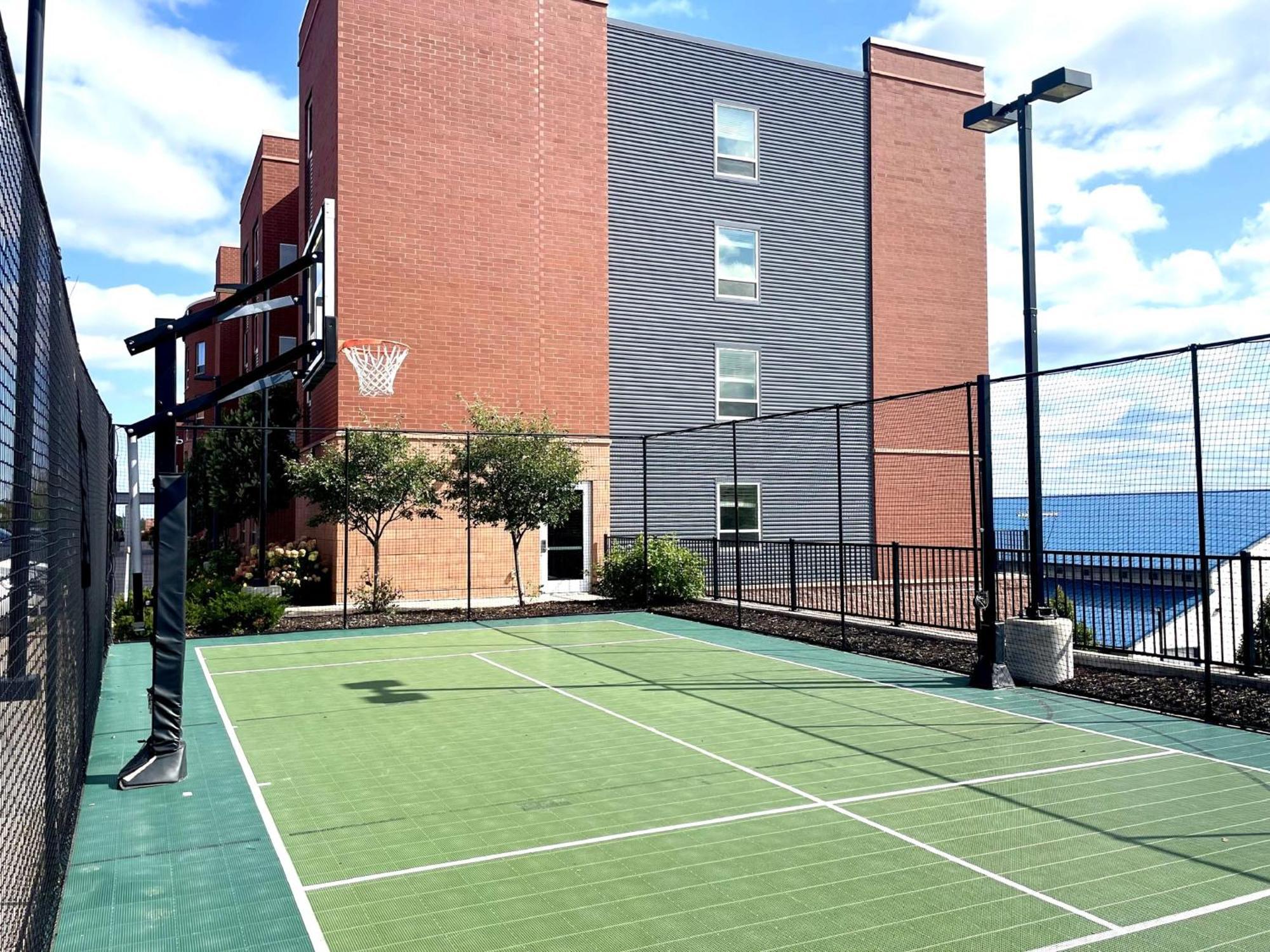 Staybridge Suites Marquette By Ihg Exterior photo
