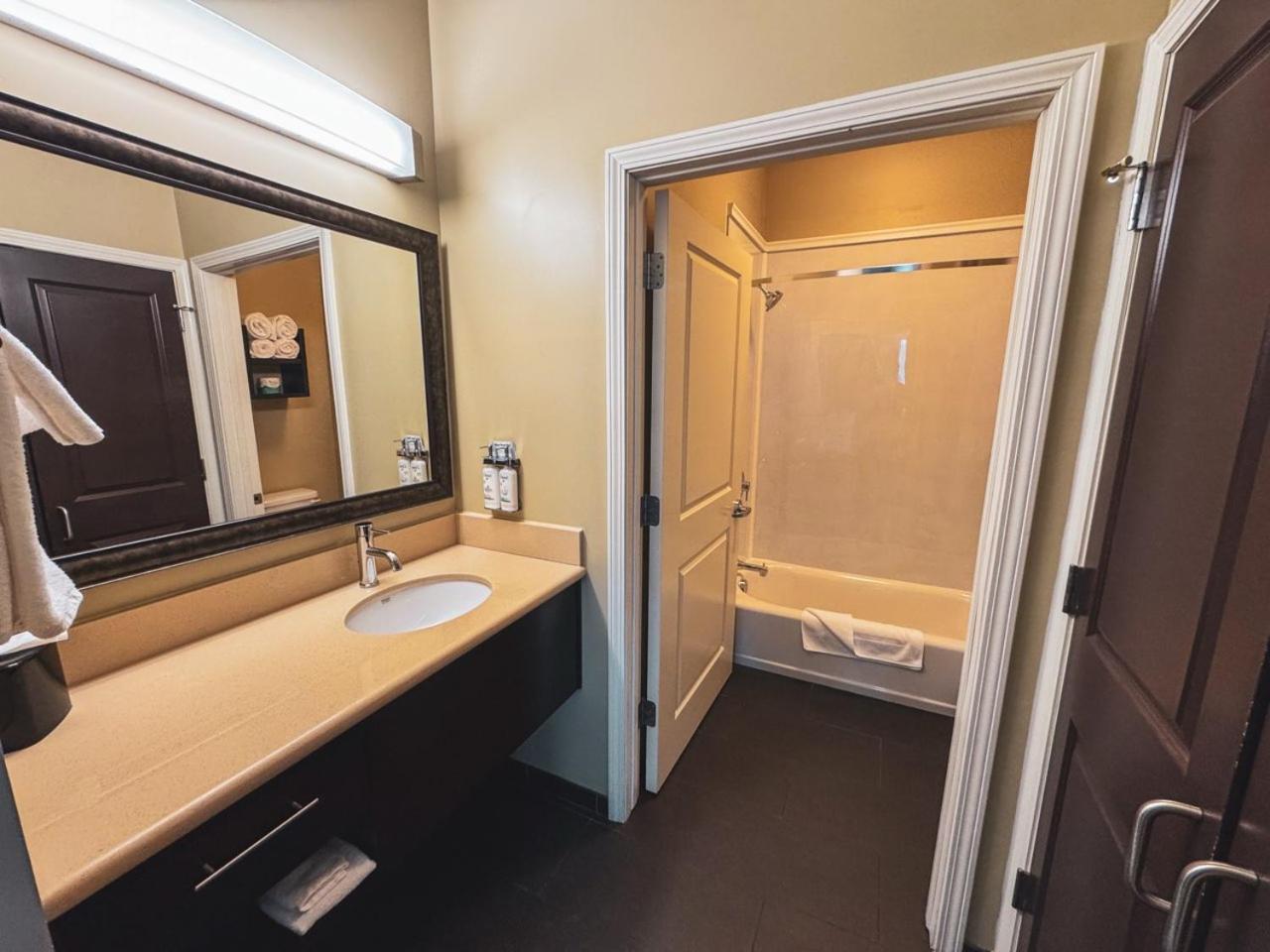 Staybridge Suites Marquette By Ihg Exterior photo